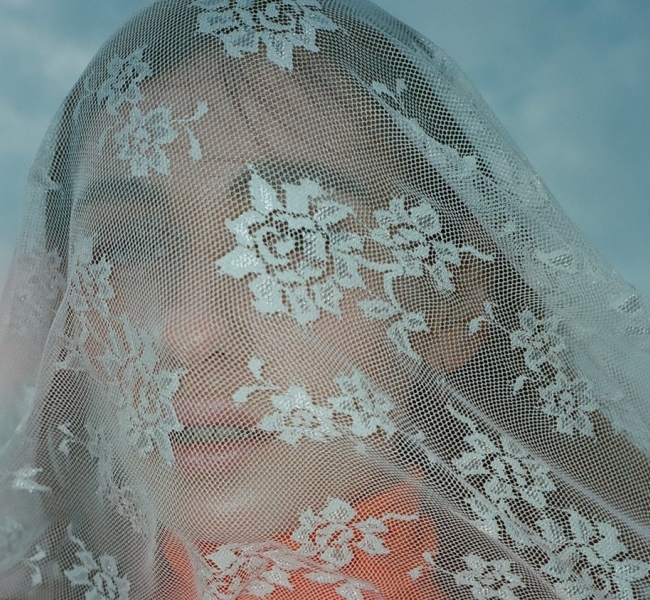 Невинная грешница: ЛУНА представила альбом «Заколдованные сны»