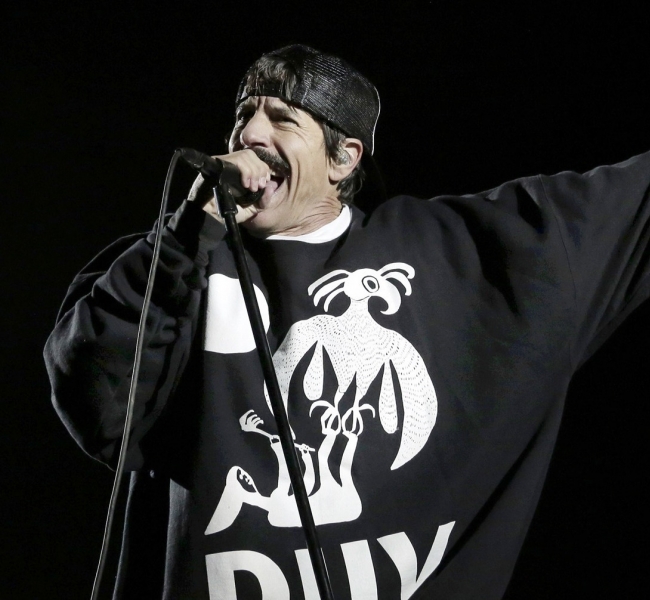 Исторический концерт: Смотрите выступление Red Hot Chili Peppers на фоне египетских пирамид