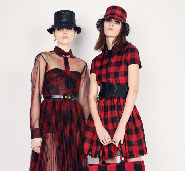 Современные «Teddy Girls»: Оцените новые роскошные шляпы Dior