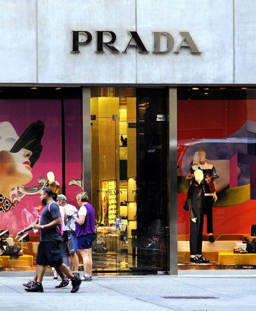 Prada становится первым люксовым брендом, взявшим кредит на «устойчивое развитие». Вот что это значит