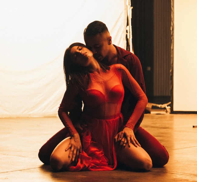 Страстные танцы Michelle Andrade и Франсиско Гомеса в новом клипе певицы