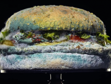 Burger King наносят удар McDonald's, выпустив отвратительный рекламный ролик
