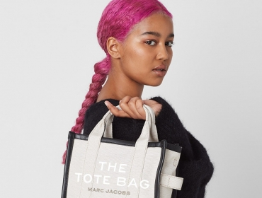 Для разных девчонок: Marc Jacobs балует выбором сумок в коллекции Pre-Fall 2021