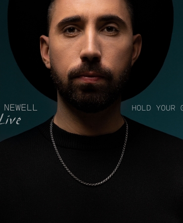 Max Newell та EP LIVE «Hold your ground»: музика, яка надихає