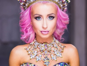 Украинская Barbie Лиля Киш показала виноградную любовь