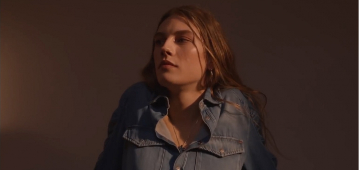 Итальянский бренд Diesel снял в Киеве рекламный ролик, где главную роль играет трансгендерная девушка