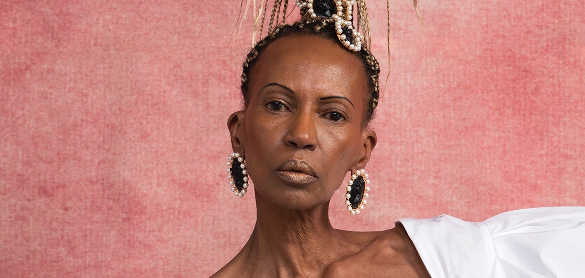 Рианна и FENTY увековечивают красоту африканских женщин в ювелирной коллекцией, модернизируя традиционную камею