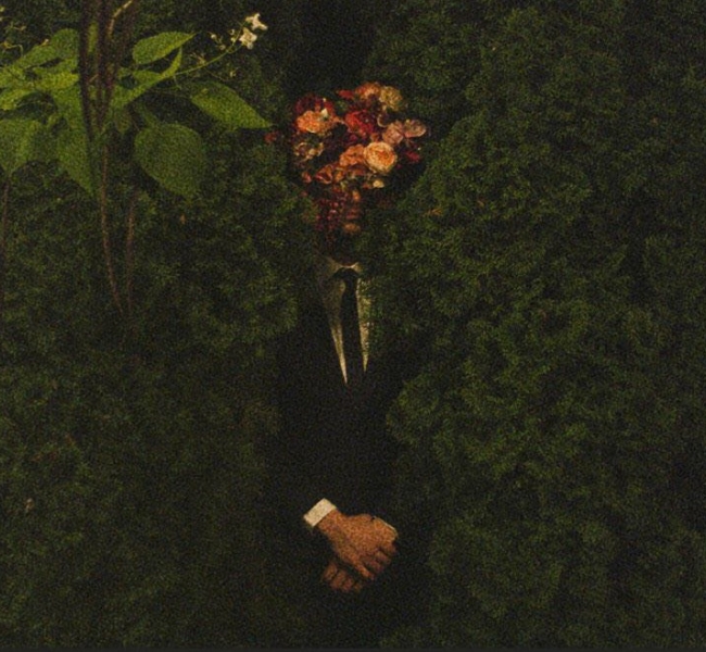 Аллюзии на Кубрика и цветочные маски от Patoka Studio — в новом видео Soda 9000