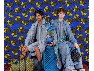 Цветы и неподвластный времени стиль на фото известного Леонса Агбоджелу в кампании Louis Vuitton Chapter 2