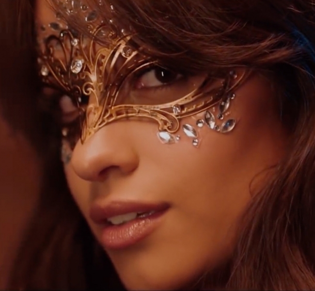 Ангельская любовь в клипе Bazzi и Camila Cabello