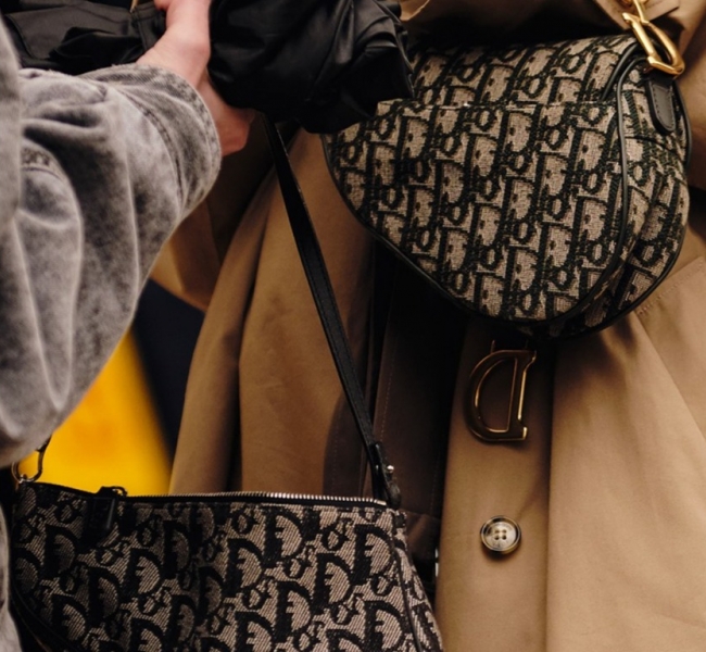 Что в тренде: Топовые аксессуары гостей Paris Fashion Week