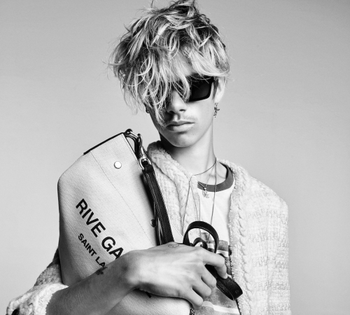 Saint Laurent запускает новую джинсовую линию с Хейли Бибер и Ромео Бекхэмом