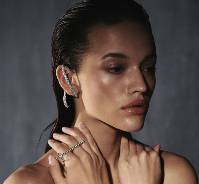 Чистота линий в новом кампейне ZAHA COLLECTION ювелирного бренда ANNA ANDRES JEWELRY