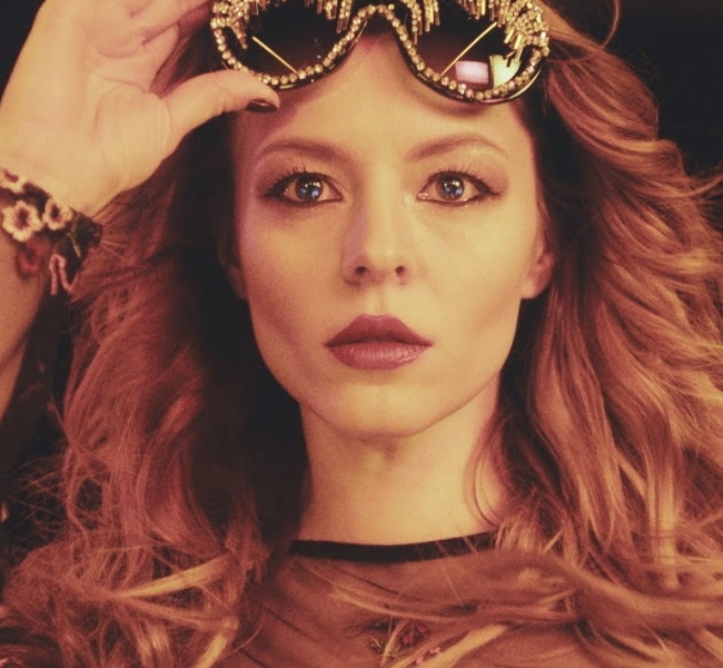 Фатальный мёд: Раздражающе-притягательный клип «Пчела» украинской группы «Адвокаты»