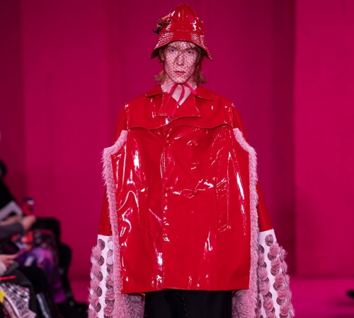 Сюрреализм, обувь-гибрид и незаконченный кутюр в новой коллекции Maison Margiela