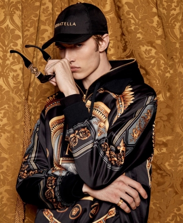 В компании Беллы Хадид: Лаки Блю Смит стал лицом мужской линии KITH x Versace