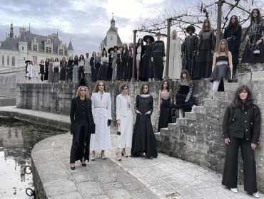 Ода средневековым королевам: Chanel представили новые сумочки Métiers d’Art 2020/2021