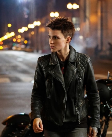 Женские разборки и ЛГБТ-супергероиня в трейлере «Бэтвумен»