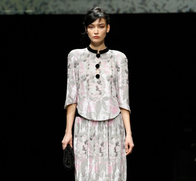 Giorgio Armani провели показ без зрителей из-за коронавируса. Но это им не помешало