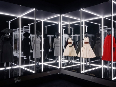 В Лондоне открылась выставка нарядов Кристиана Диора. Она великолепна