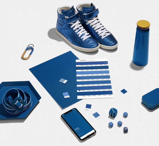 Институт Pantone объявил главный цвет года. Он подарит нам ощущение надежности и желание общаться