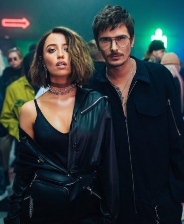 Драйвовый кач в новом видео группы «Время и Стекло»