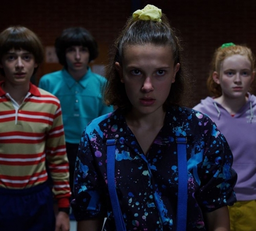 Одиннадцать страдает в школе в новом трейлере «Очень странные дела 4»