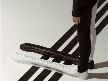 Рэпер Томми Кэш и adidas создали самые длинные кроссовки в мире