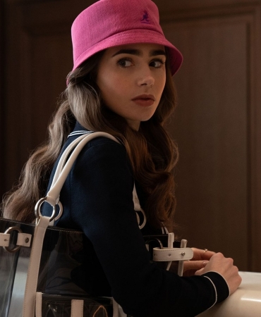 Продюсеров сериала "Эмили в Париже" обвиняют в подкупе жюри "Золотого глобуса"