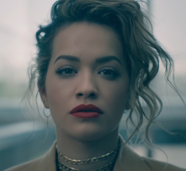 Rita Ora устроила грязные танцы в новом видео "Your Song"