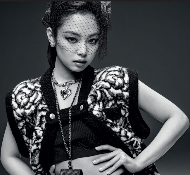 Лицом лыжной капсулы CHANEL стала звезда K-pop ДЖЕННИ ИЗ BLACKPINK