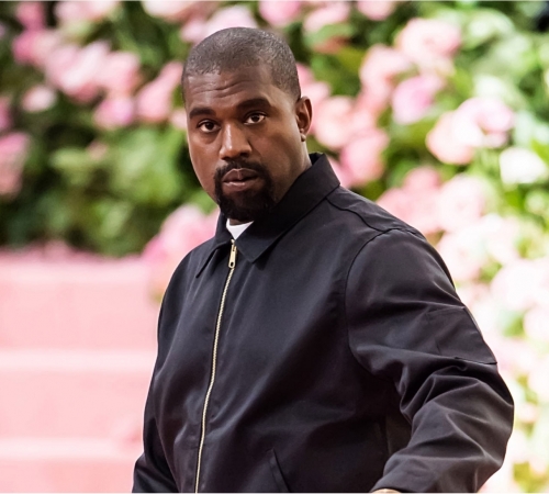 Не кроссовками едиными: Канье Уэст подал заявку на регистрацию торговой марки косметики
