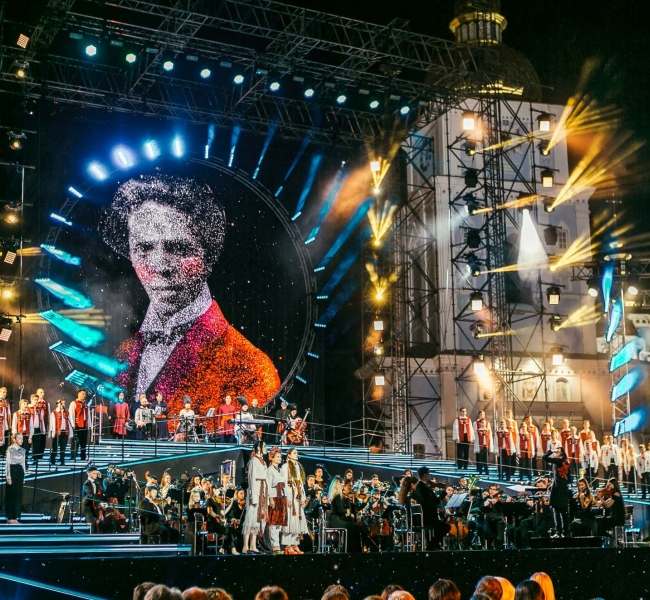 Звездные гости и невероятные версии народных песен: концерт «Ковчег «Україна» продолжает марафон телепроектов 1+1