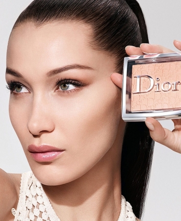 Белла Хадид демонстрирует «Пудру без пудры» для женщин и мужчин от Dior Beauty