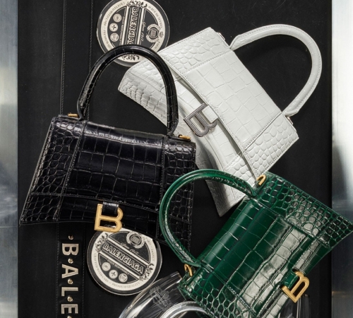 Подарки от Balenciaga в новом праздничном кампейне