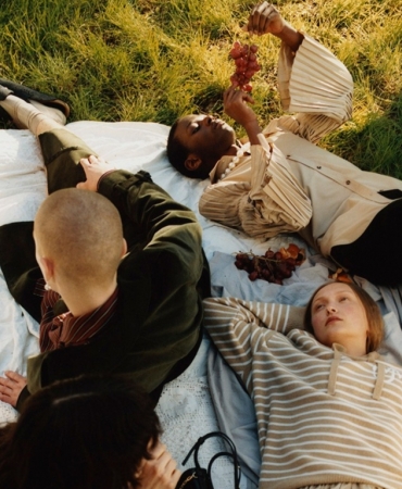 Аристократический пикник: YOOX отмечает 20-летие с эксклюзивной капсулой JW Anderson