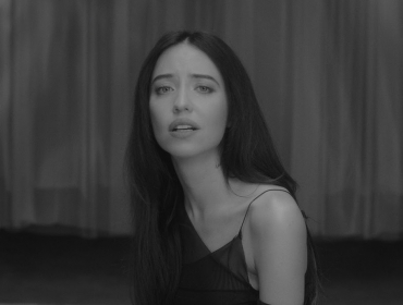 Чувственная DOROFEEVA в видео на песню «Я твоя не первая»
