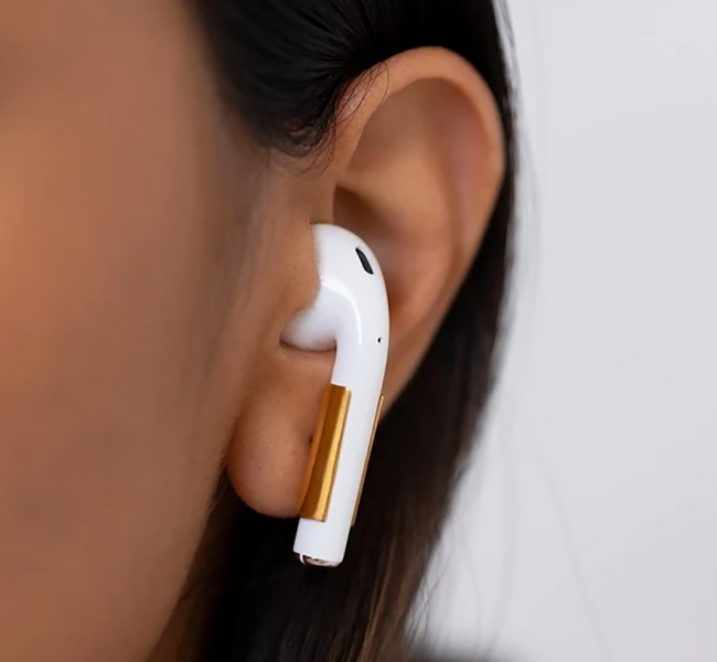 Новый must have: Шикарные скульптурные серьги-держатели для AirPods