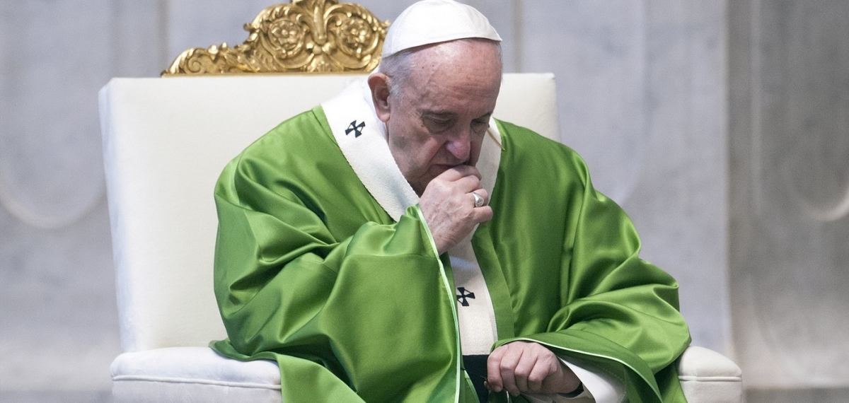 Папа Франциск находится под следствием Ватикана после того, как он «лайкнул» откровенное фото модели