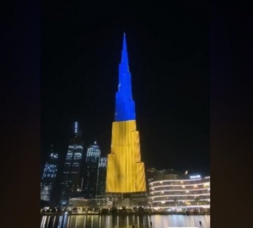 Ко Дню Независимости: Самый высоки небоскреб в мире подсветили в цвета украинского флага