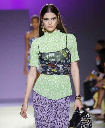 Первая коллекция Versace после продажи Michael Kors