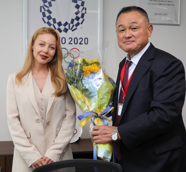 Тіна Кароль у Токіо: співачка зустрілась з головою Олімпійського комітету Японії