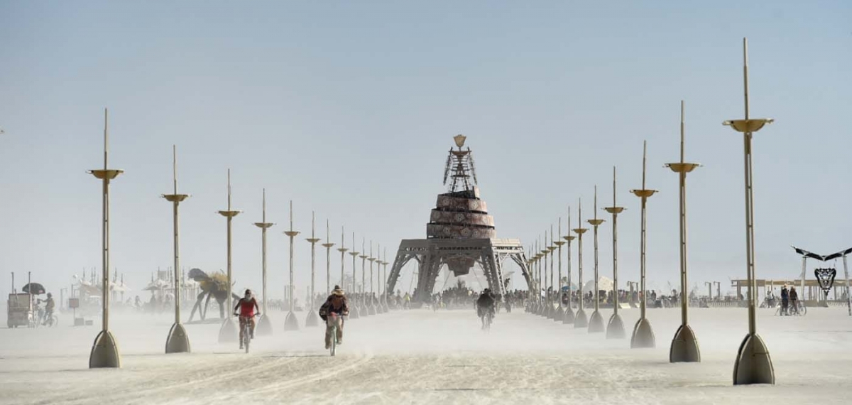 Лучшие инсталляции и костюмы гостей на фестивале Burning Man 2019