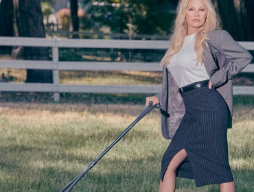 Pamela Anderson очолює домашню колекцію Aritzia осінь 2023