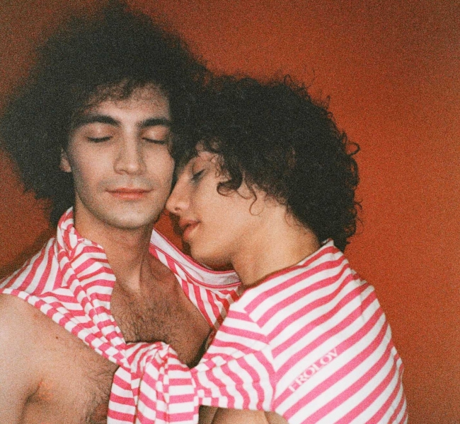 14 способів, як носити LOVE-лонгслів FROLOV