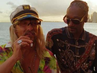 Мэттью МакКонахи и Snoop Dogg наслаждаются жизнью и марихуаной в отвязной комедии «Пустопляс»: Смотрите украинский трейлер