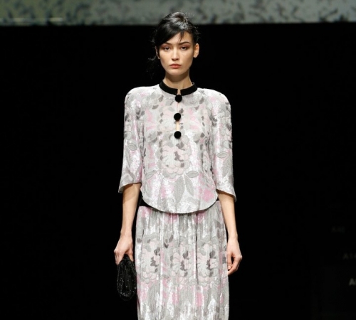Giorgio Armani провели показ без зрителей из-за коронавируса. Но это им не помешало