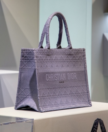 Атмосферные покупки: Dior открывает эксклюзивное Pop-Up пространство в центре Лондона