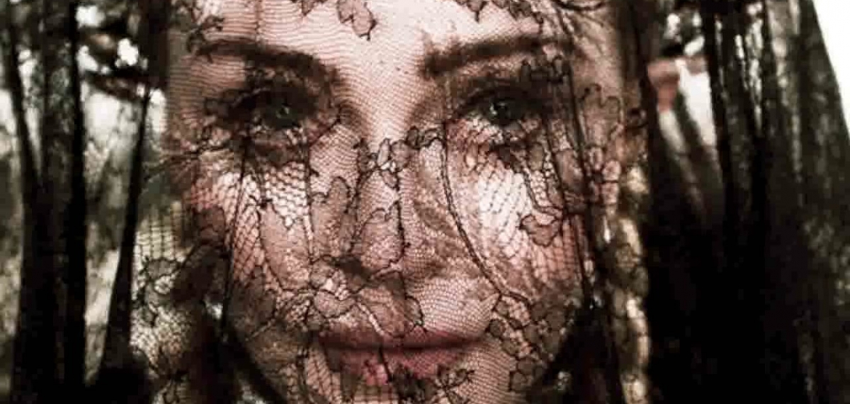 Мадонна представила новый клип Dark Ballet, посвященный Жанне Д'Арк
