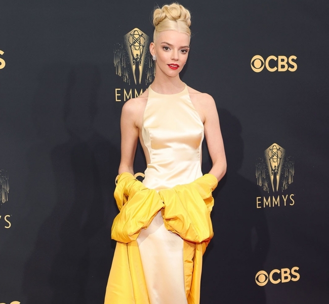 Лучшие образы знаменитостей на EMMY AWARDS 2021